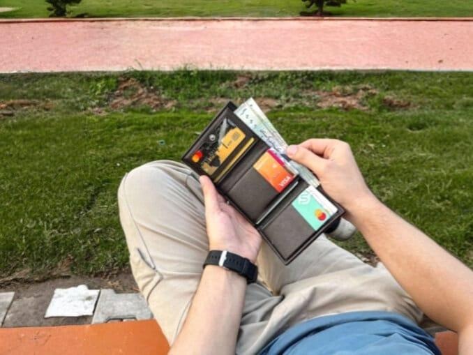 Men's Premium Leather Tri-Fold Wallet with Secure Compartments